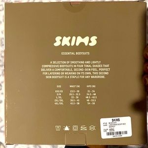 NWT SKIMS BODYSUIT 😍